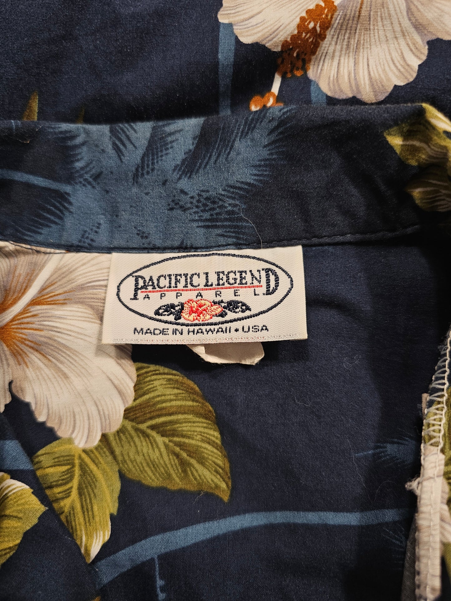 Hawaiian Shirt Vintage Pacific Legend - Made in USA (M)