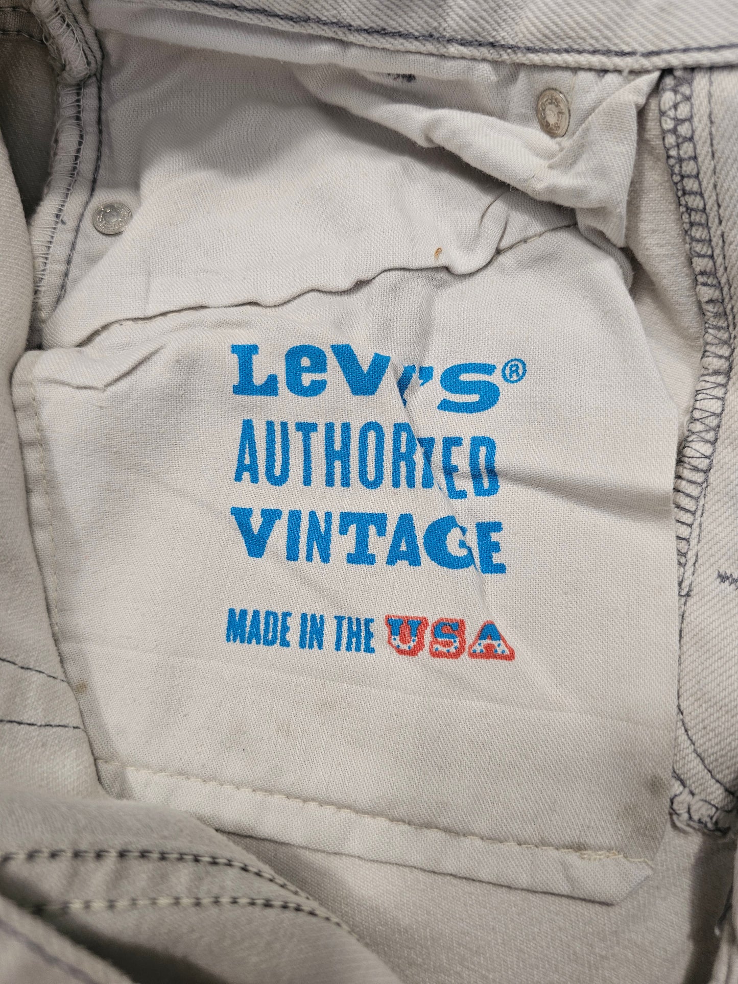 Jean Levi's Authorized Vintage 501 - Made in USA (W26)