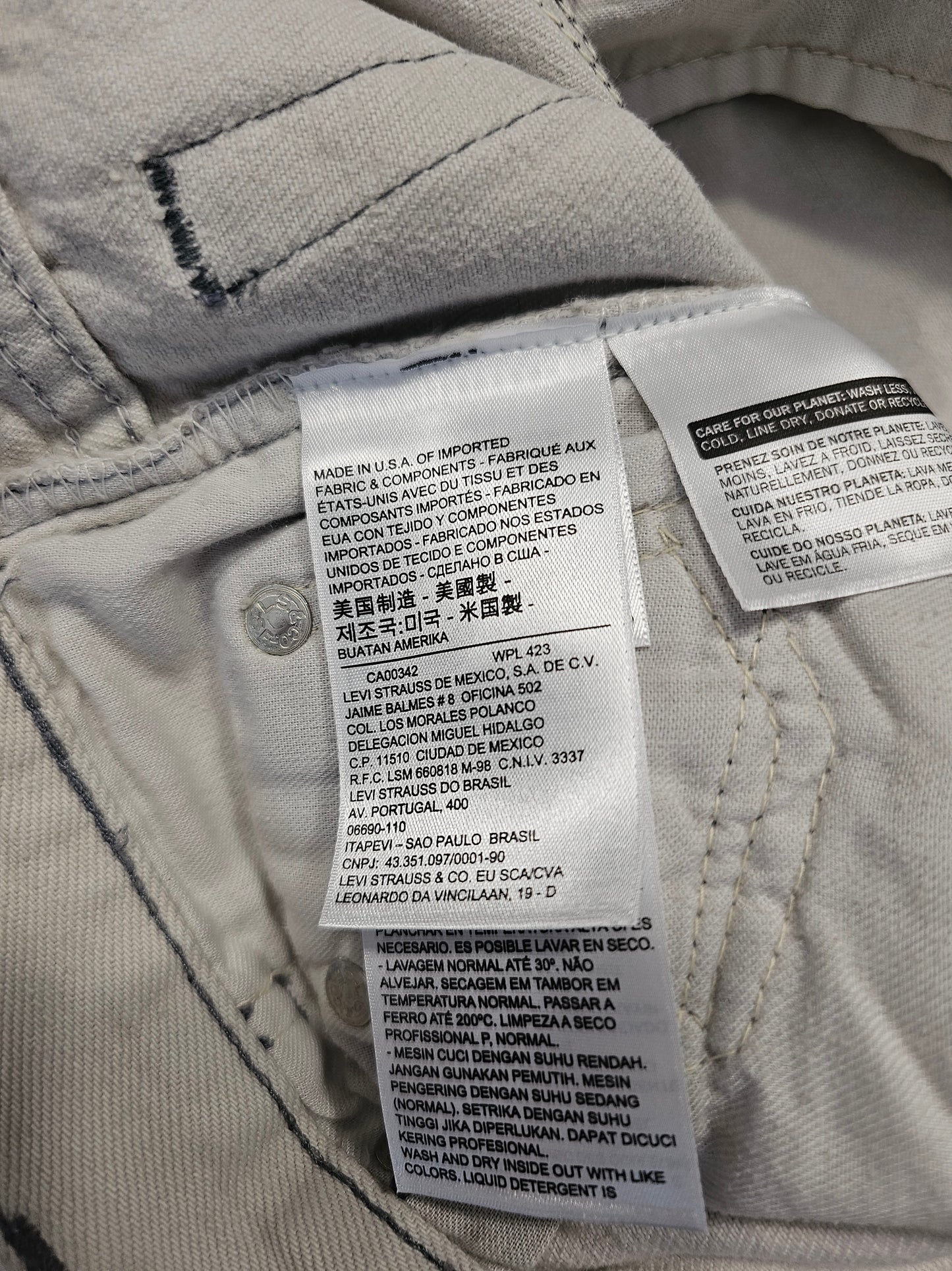 Jean Levi's Authorized Vintage 501 - Made in USA (W26)
