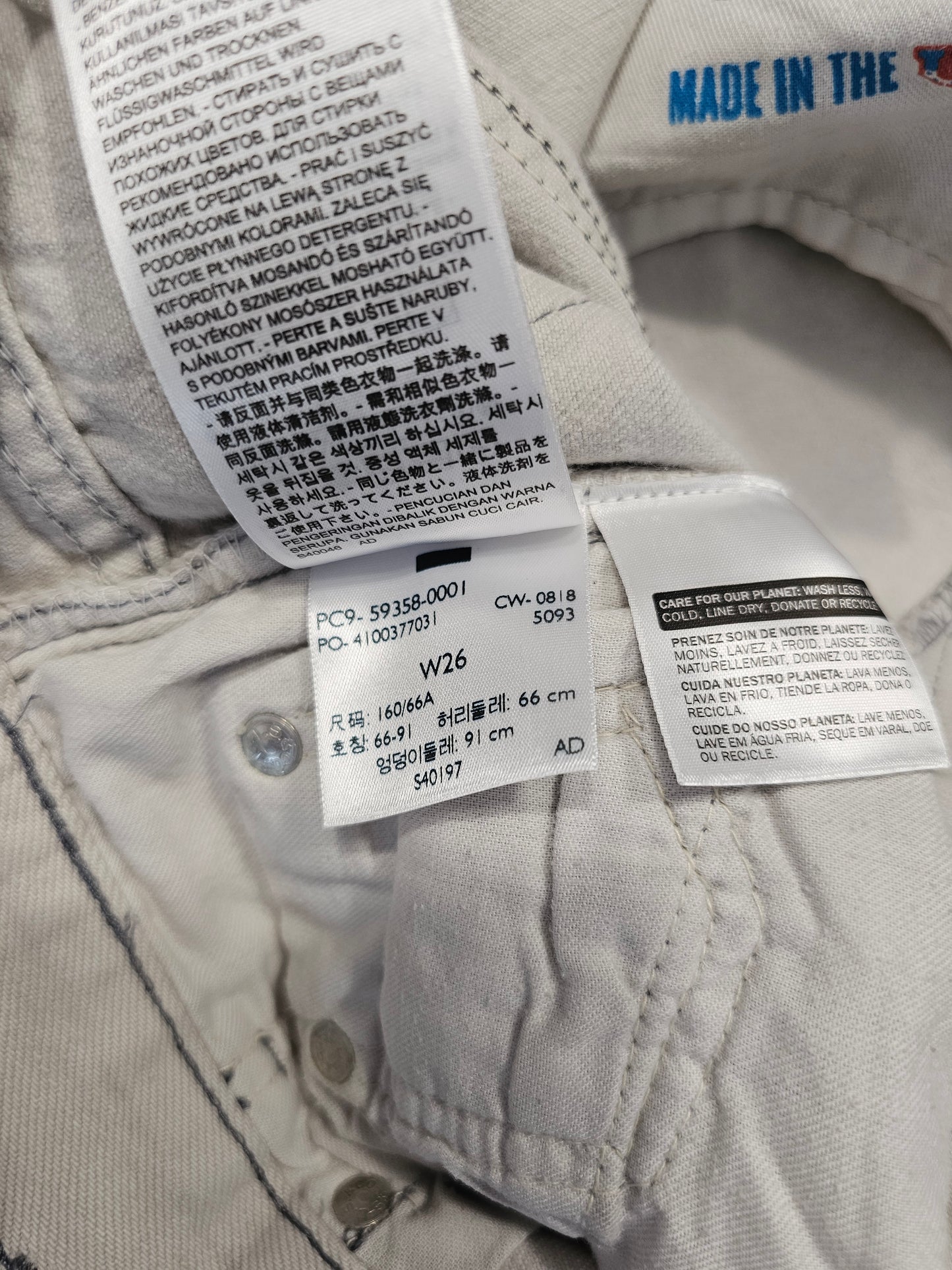 Jean Levi's Authorized Vintage 501 - Made in USA (W26)