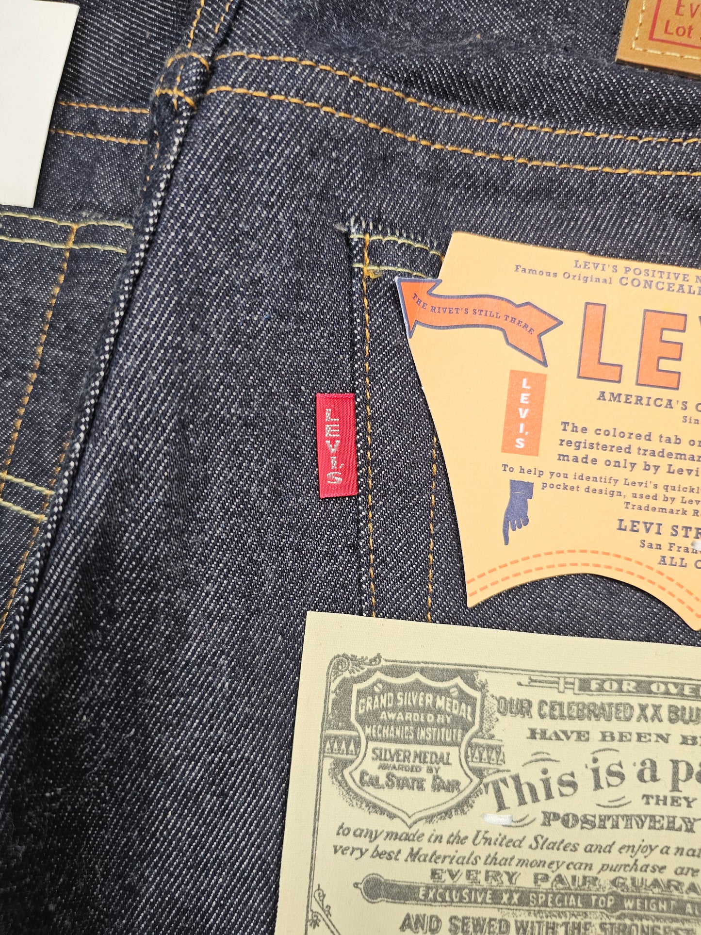 Jean LVC Levi's Vintage Clothing 501 1954 - Made in Japan Big E Selvedge (W31L32)