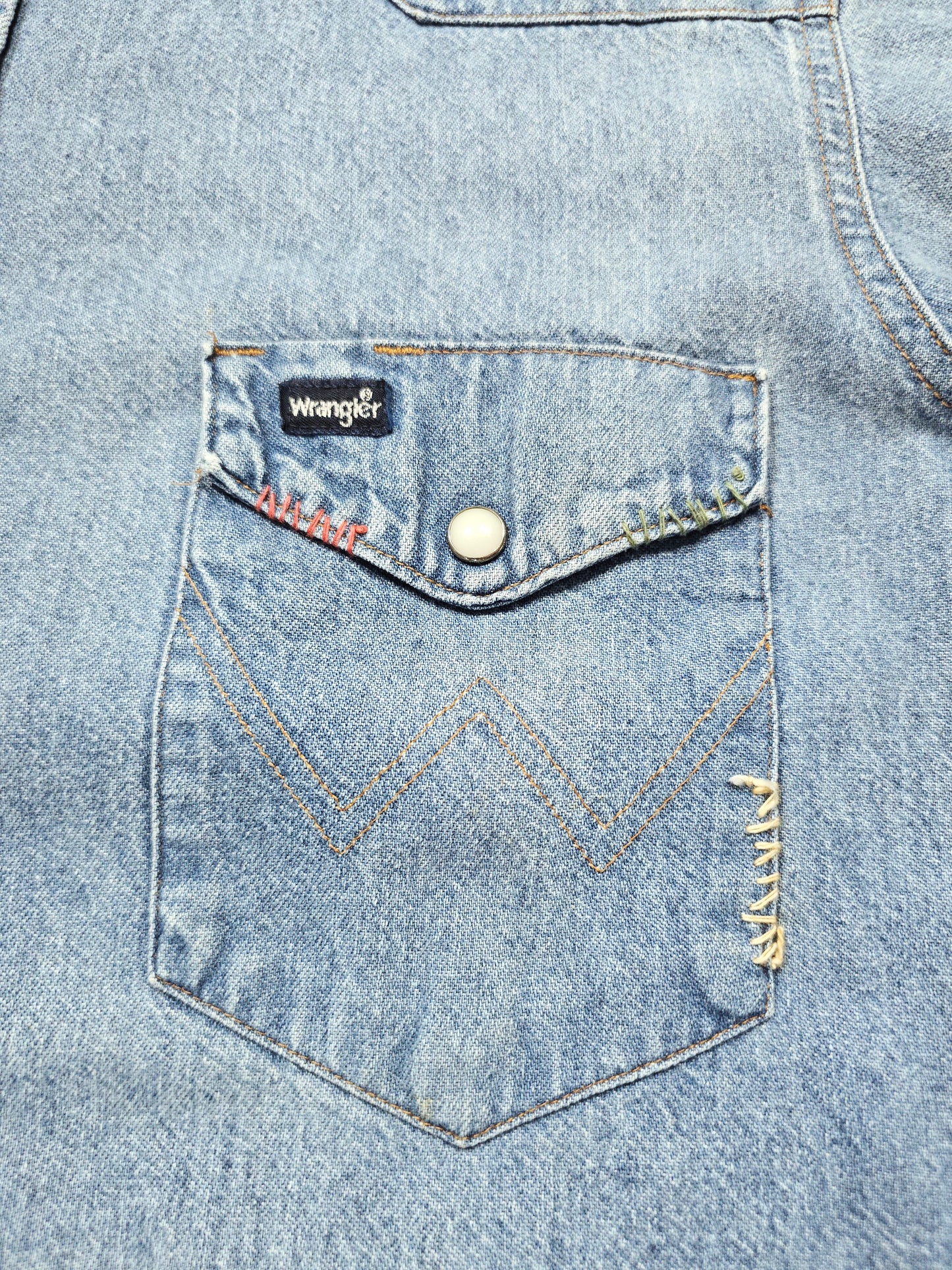 Chemise Wrangler Denim Vintage 1980's Western Shirt - Made in USA (L)