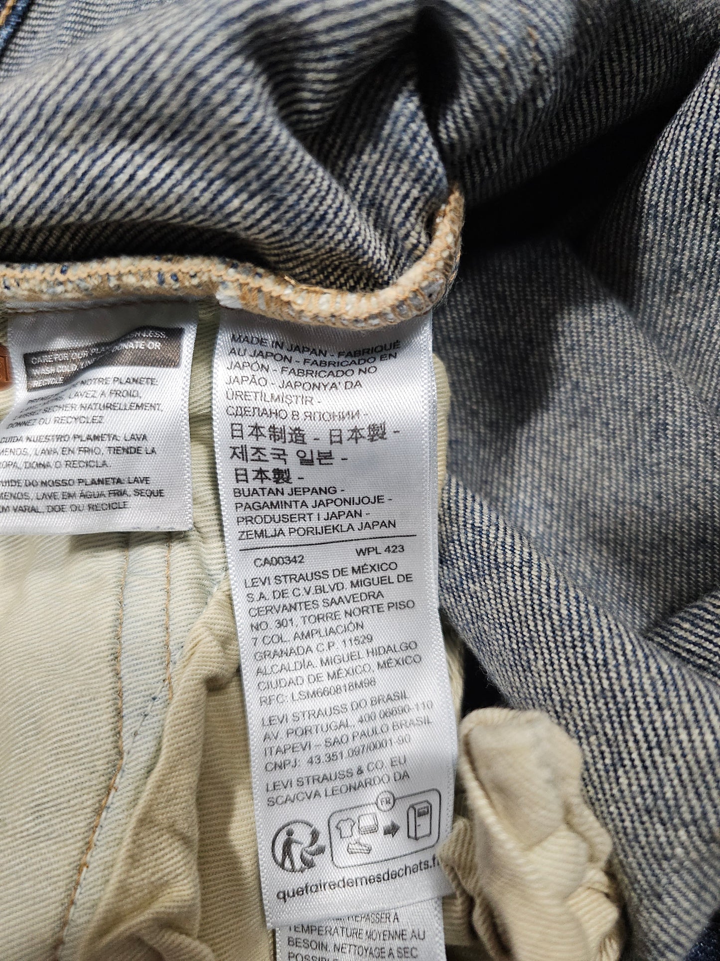 Jean Levi's Blue Tab 502 Taper Made in Japan - Big E Selvedge (W34L34)