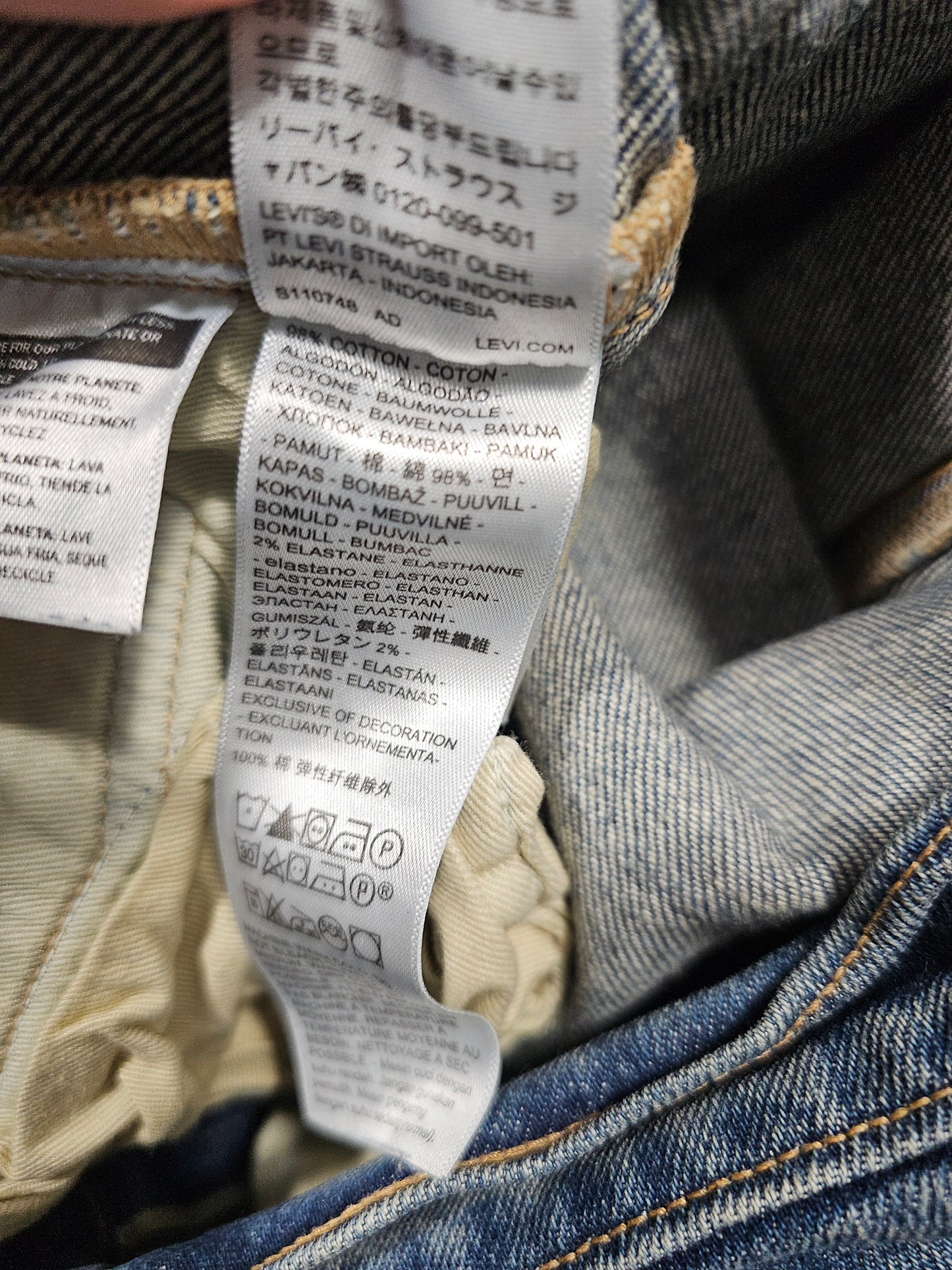 Jean Levi's Blue Tab 502 Taper Made in Japan - Big E Selvedge (W34L34)