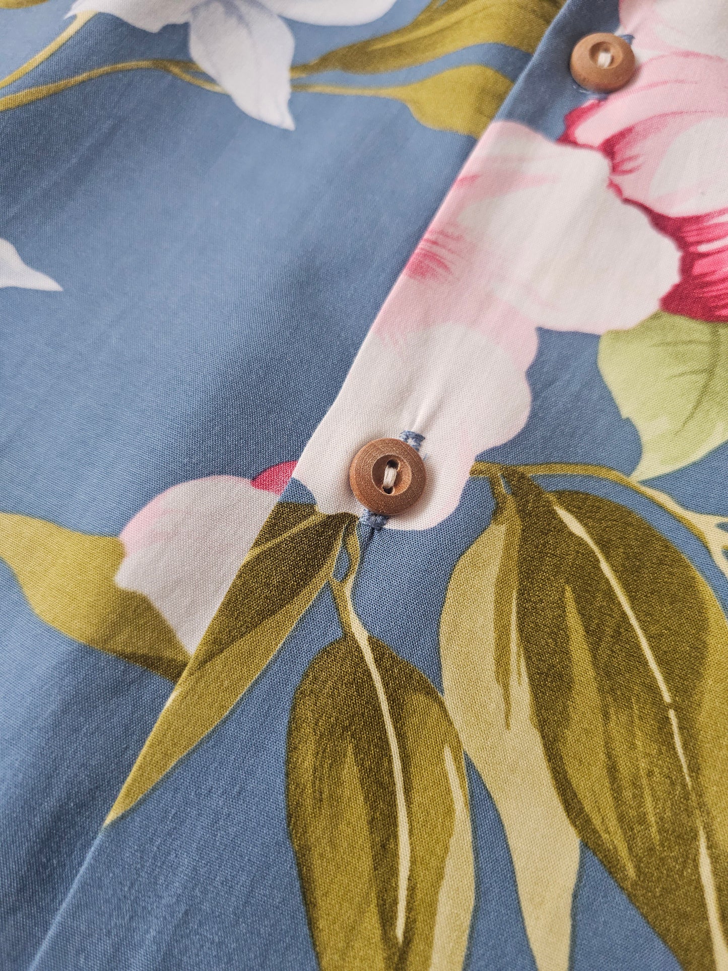 Hawaiian Rayon Shirt Paradise Found Hibiscus - Made in USA Hawaii (M)