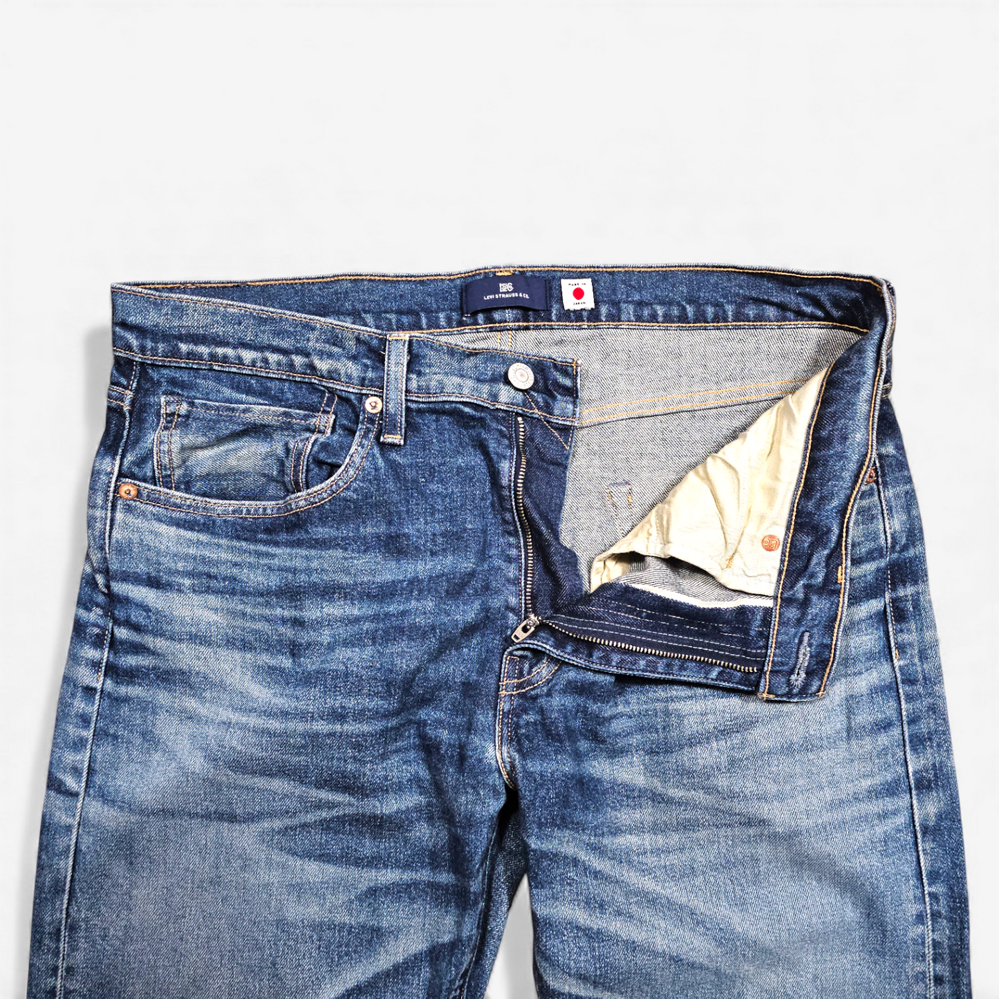 Jean Levi's Blue Tab 502 Taper Made in Japan - Big E Selvedge (W34L34)