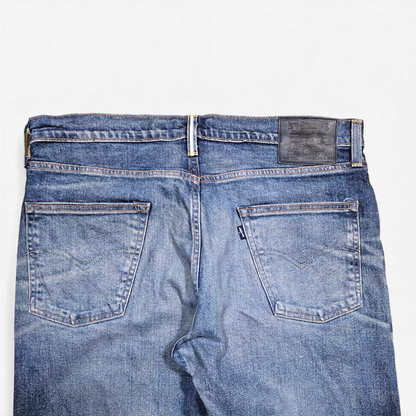 Jean Levi's Blue Tab 502 Taper Made in Japan - Big E Selvedge (W34L34)