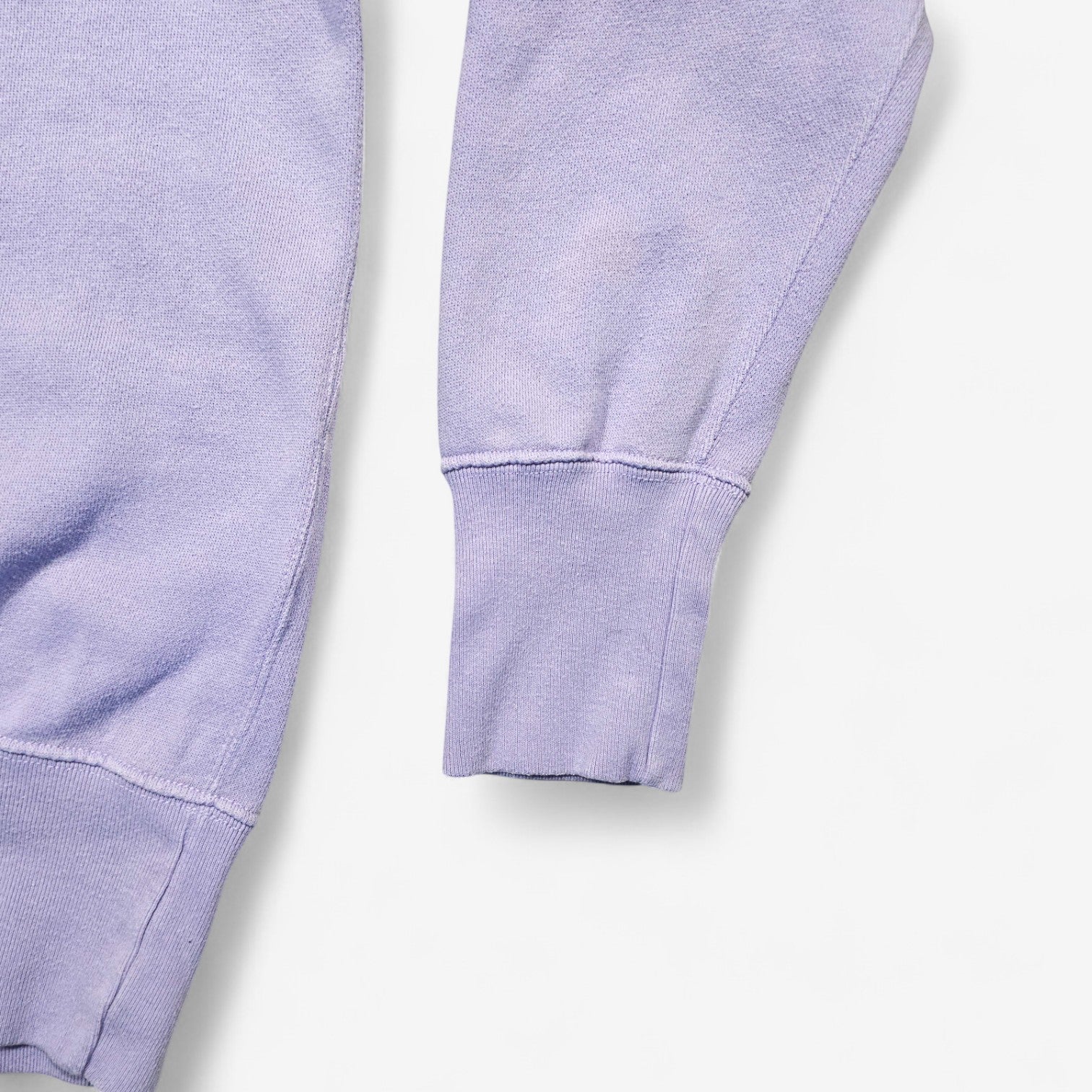 Good Old Days Sweat LVC Levi's Vintage Clothing violet clair en coton, reproduction des années 30, coupe boxy, détails V, poignets longs.